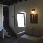 White House לינה וארוחת בוקר 3*