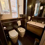לינה וארוחת בוקר White House 3*
