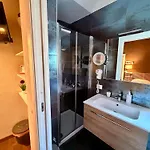 לינה וארוחת בוקר White House 3*