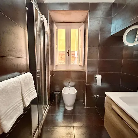 לינה וארוחת בוקר White House 3*