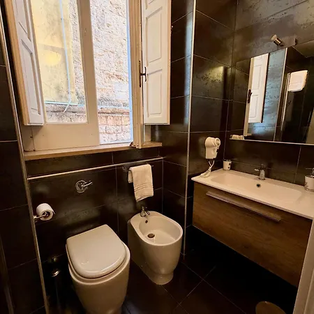 White House 3*