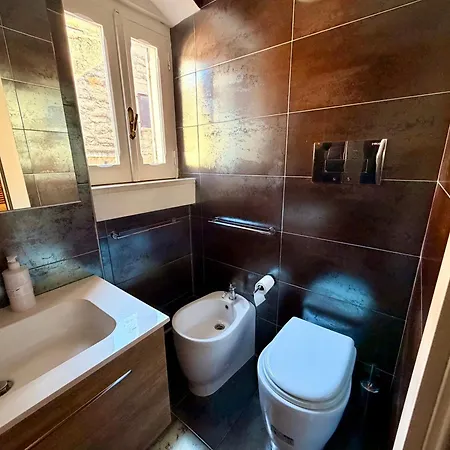 White House 3* تراني