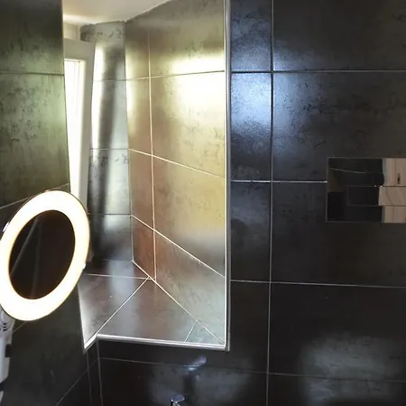 White House Nocleg ze śniadaniem 4*