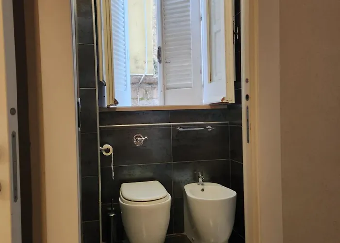 White House לינה וארוחת בוקר 4*