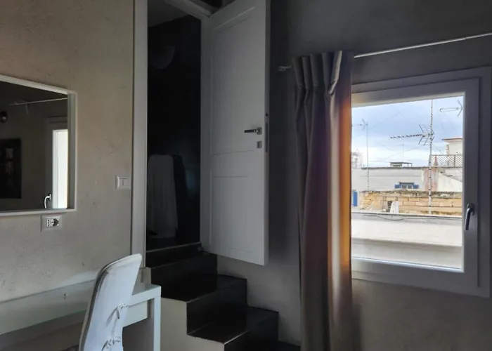 White House לינה וארוחת בוקר טרני